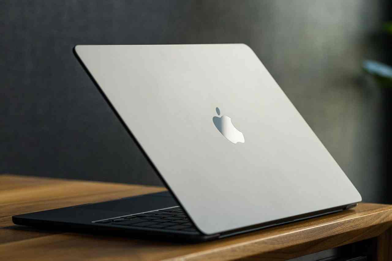 Macbook air 15 m3 midnight. MACBOOK 2022. Цвета MACBOOK Air м2. Ноутбук Apple белый. MACBOOK Air 15 2023.